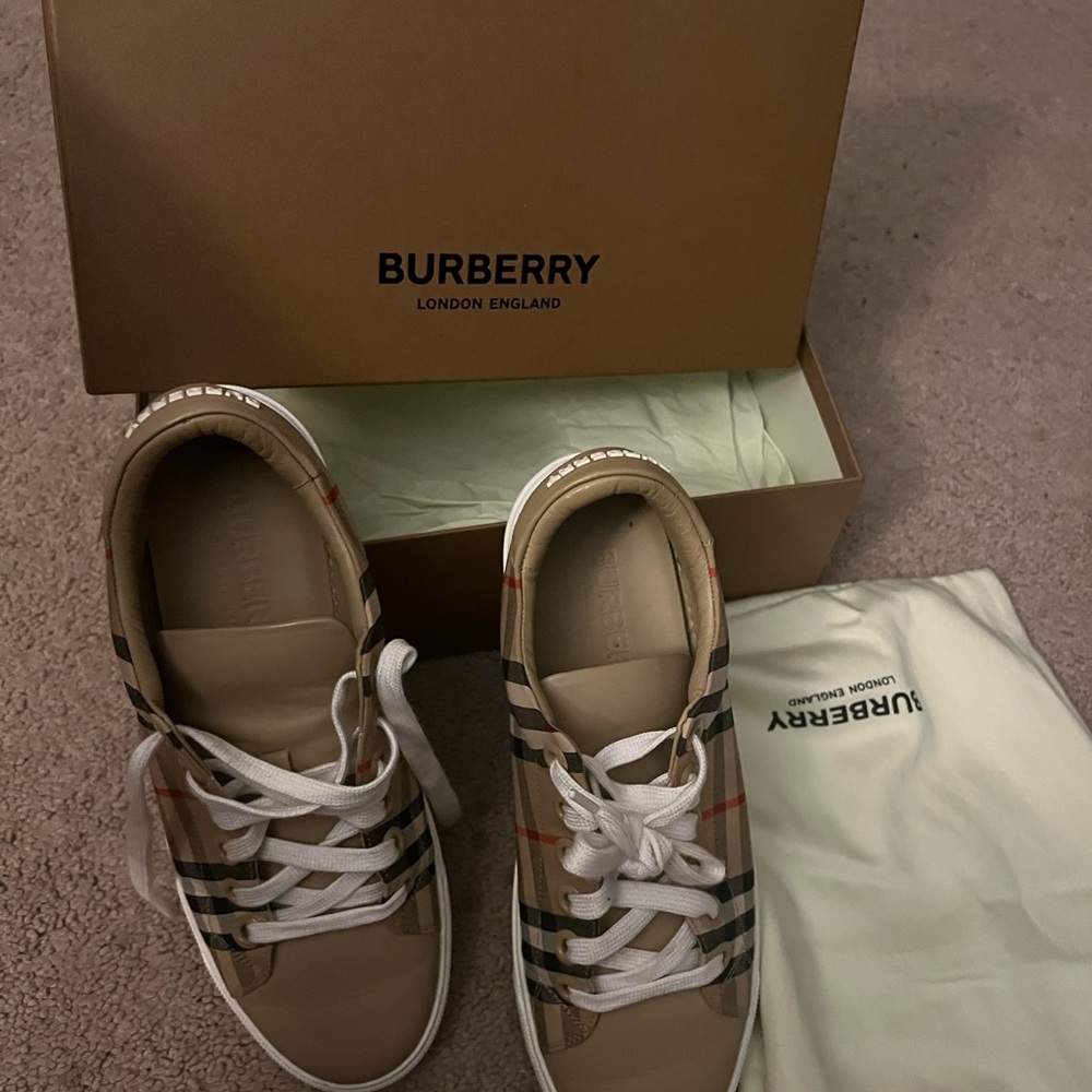 SOLD*******Burner sneakers